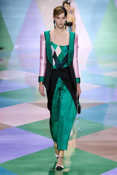 Look 19